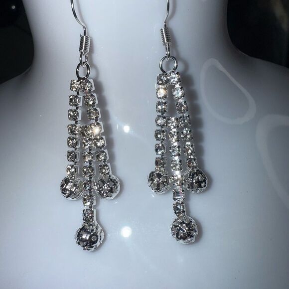 Jewelry - Elegant Silver Dangle Earrings